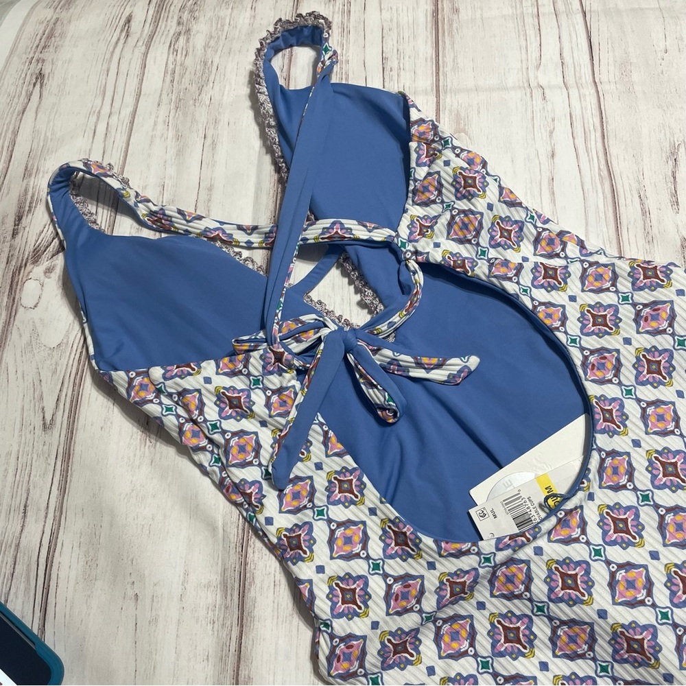 NWT BECCA BY REBECCA VIRTUE
Skylar Reversible Plunge One Piece Swimsuit - Picture 12 of 16